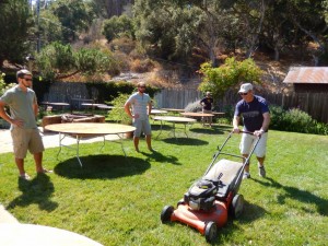 Apparently the popular posture when your uncle is mowing the lawn before the wedding is hands on hips