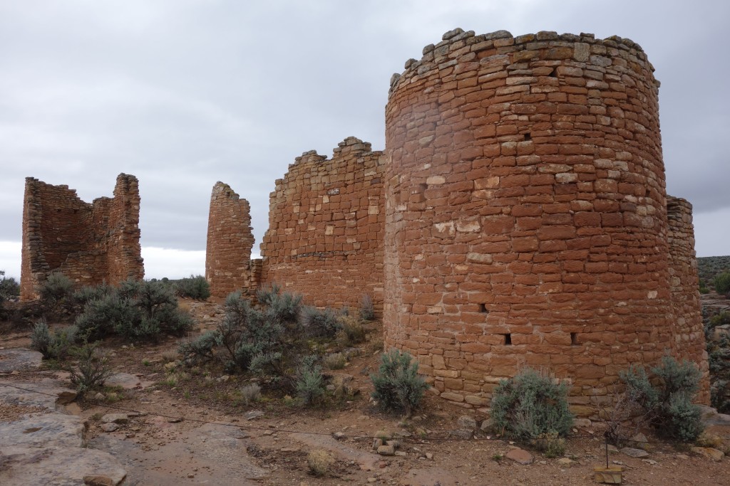 More towers and round walls - significant architectural structures for people without medal, without beasts of burden and without the wheel
