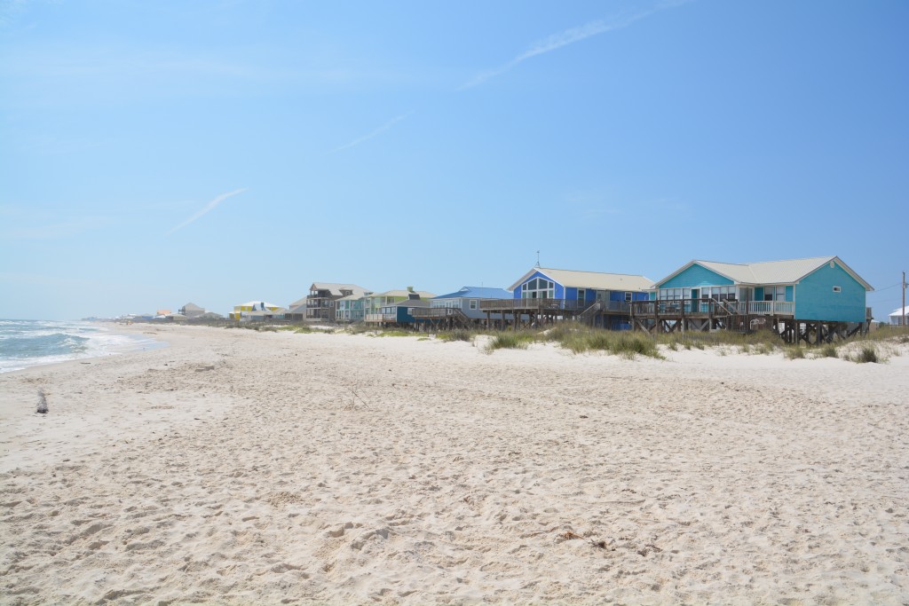 More nice holiday homes along the beaches - plenty of money in these parts
