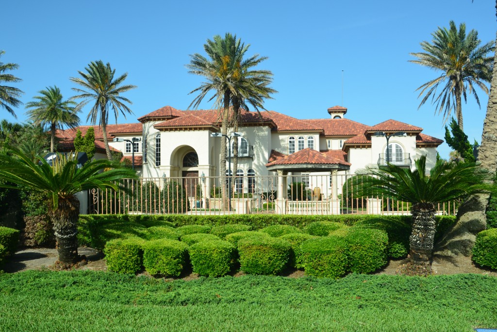 One of the many stunning homes we passed north of St. Augustine - there's some money around there