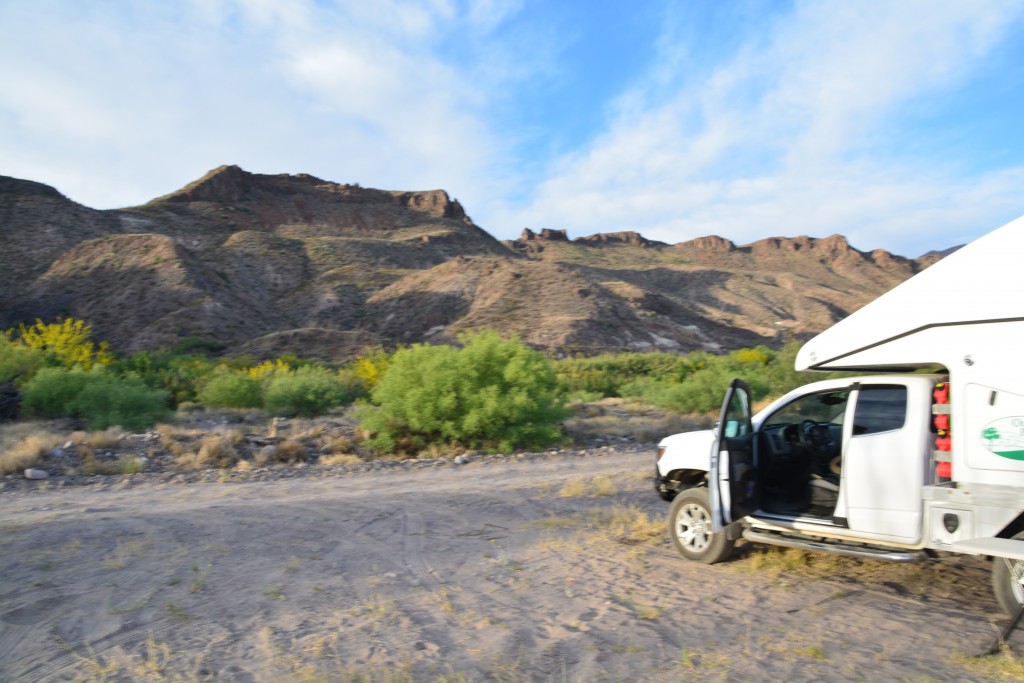 Camped on the banks of the Rio Grande with the desert hills of Mexico in the background - great stuff